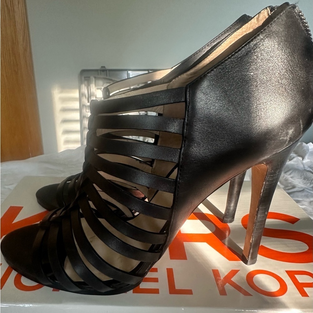 Michael Kors‎ Black Stiletto Heels Elegant Design